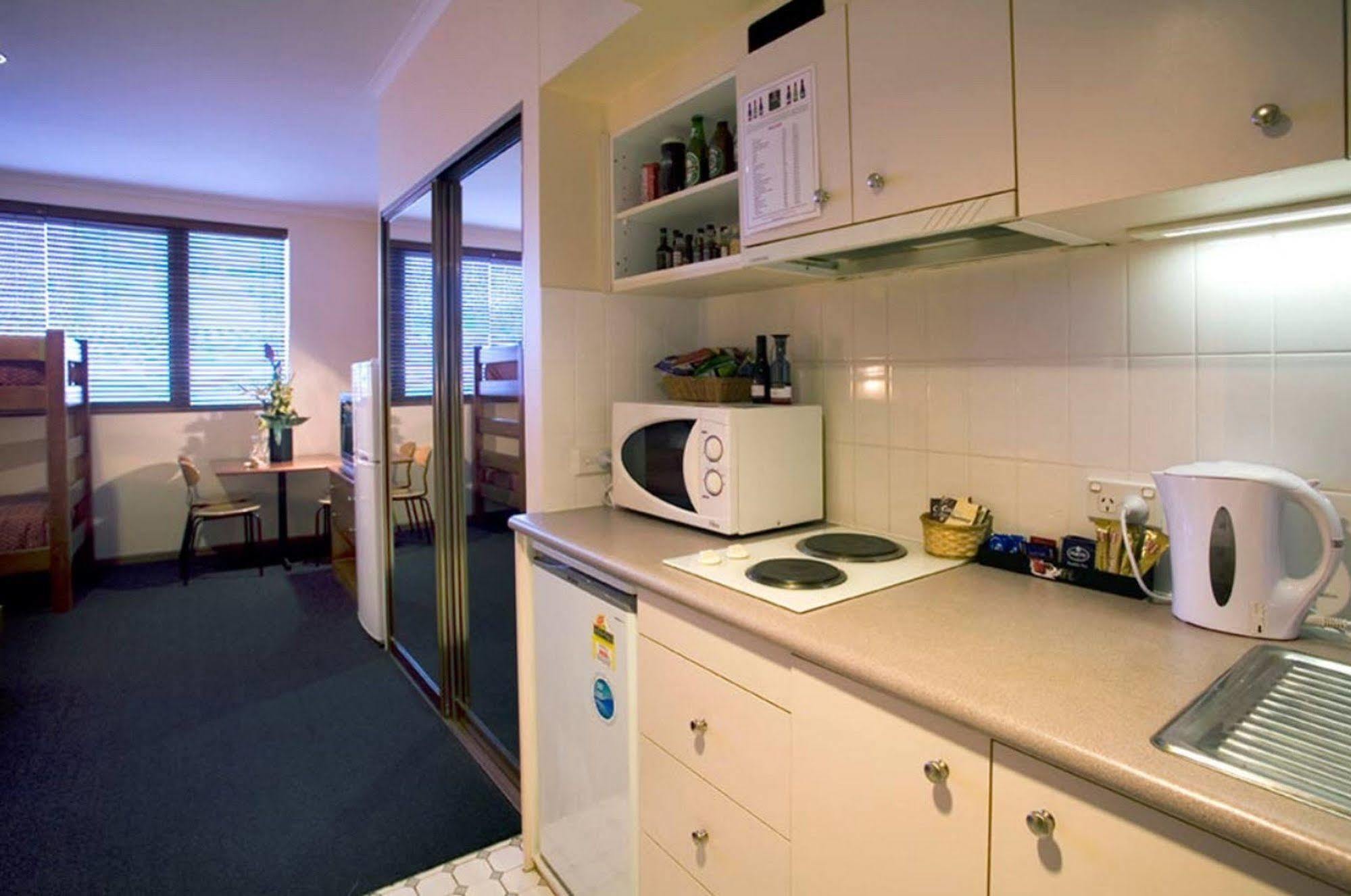 Madison Capital Executive Apartments Canberra Esterno foto